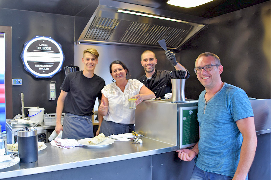 Bettina Geisler und das Grosslehen-Team mit TOURGOU-Erfinder Harry Langreiter